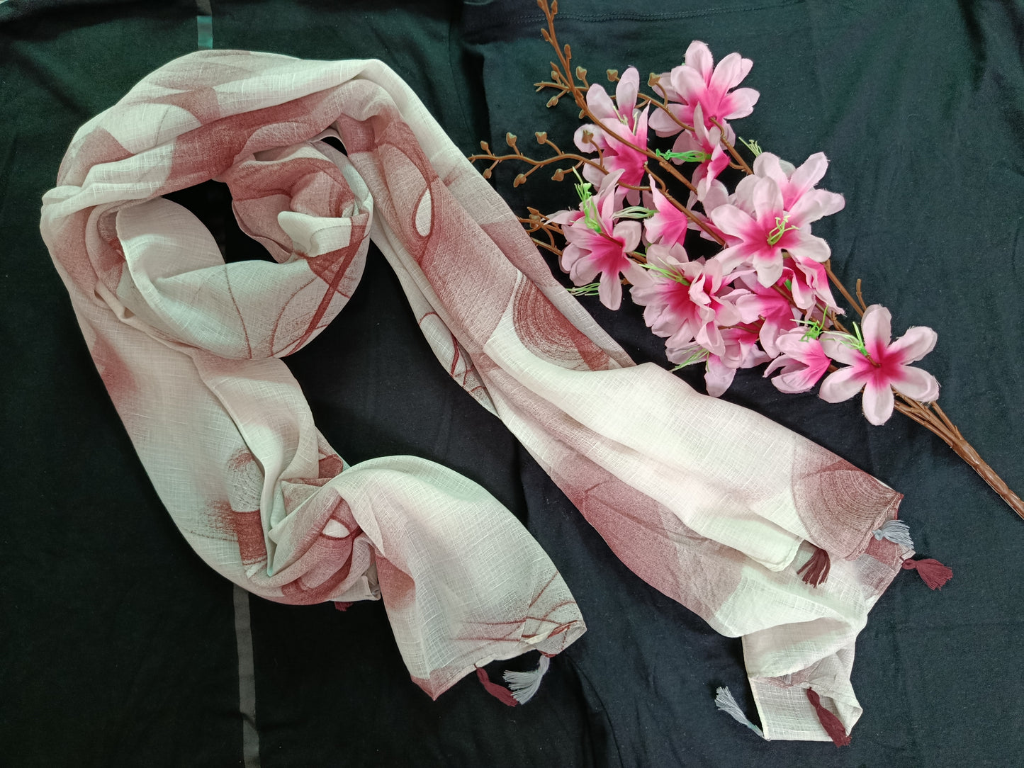 Spiral Pattern Printed Stole with Tassels (Off-white, Maroon)