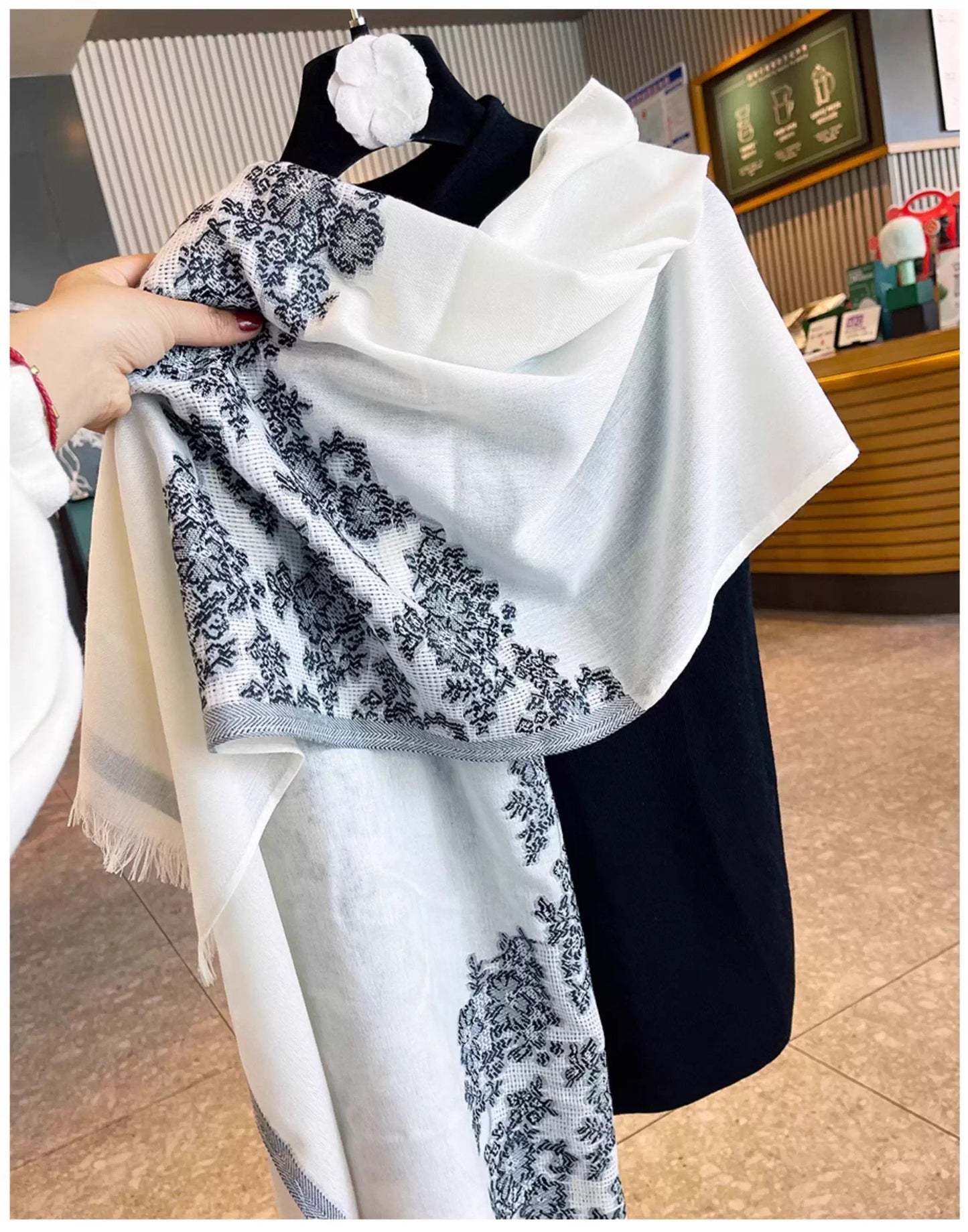 Raw Edge Style Summer Jacquard Stole